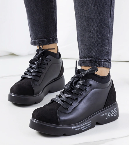 Modne sneakersy na platformie