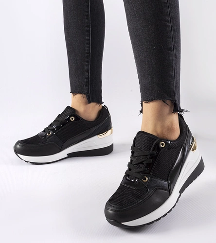 Czarne sneakersy na koturnie